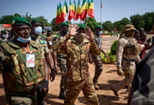 Photo of Mali#LE PRÉSIDENT DE LA TRANSITION ET SES COMPAGNONS PROMUS AU GRADE DE GÉNÉRAL: Les Maliens donnent leur avis sur cette nomination à titre exceptionnel